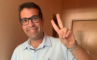 Reviravolta: Léo Giestosa rompe com Joaquim Neto, adere ao grupo do Padre Joselito e é lançado candidato à presidência da Câmara com maioria dos votos