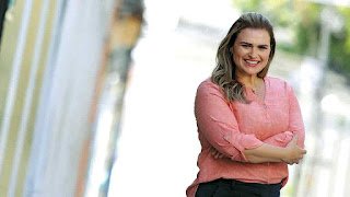 Marília destaca fato de primeira pessoa vacinada fora dos grupos de estudos contra a Covid no Brasil ser “mulher, negra” e pede celeridade dos governantes na vacinação