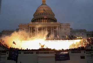 Congresso dos EUA retoma certificação da vitória de Biden após invasão de apoiadores de Trump