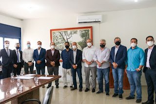 Paulo Roberto recebe carta de intenção de mais duas indústrias que querem se instalar no município; investimentos somam R$ 20 milhões com geração de 300 empregos diretos