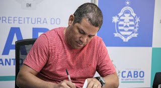 Cabo | Pandemia: Decreto de keko do Armazém proíbe circulação de ônibus de turismo nos fins de semana e comércio na praia das 18h às 8h