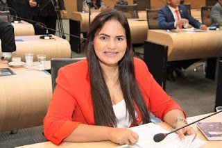 Lei de Michele Collins cria multa por desrespeito à reserva de assentos do transporte público no Recife
