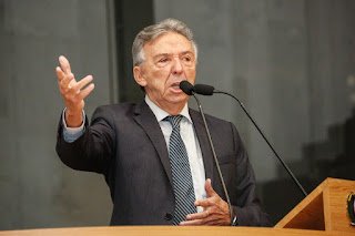 José Queiroz critica proposta que dá autonomia ao Banco Central