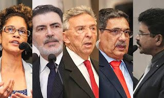 Deputados criticam fim do auxílio emergencial e ampliação de políticas neoliberais Deputados criticam fim do auxílio emergencial e ampliação de políticas neoliberais