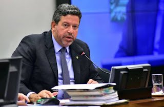 Às pressas, Câmara aprova tramitação de PEC que dificulta prisão de parlamentares