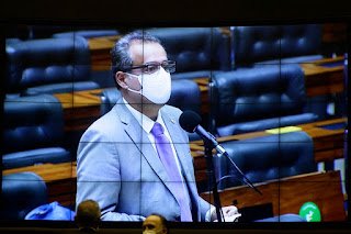 Danilo Cabral tenta garantir auxílio de R$ 600