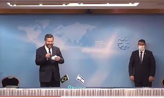 Vídeo | Em visita oficial a Israel, Ernesto Araújo é repreendido por não usar máscara