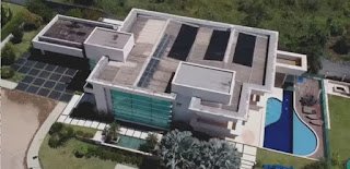 Flávio Bolsonaro compra mansão de R$ 5,97 milhões em bairro nobre de Brasília Flávio Bolsonaro compra mansão de R$ 5,97 milhões em bairro nobre de Brasília