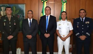 Bolsonaro define novos comandantes de Exército, Marinha e Aeronáutica Bolsonaro define novos comandantes de Exército, Marinha e Aeronáutica