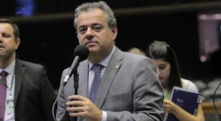 PSB entra com notícia crime contra empresários que furaram fila da vacina PSB entra com notícia crime contra empresários que furaram fila da vacina