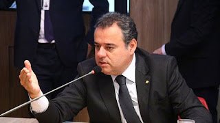 Deputados se mobilizam contra cortes na Educação e Ciência e Tecnologia Deputados se mobilizam contra cortes na Educação e Ciência e Tecnologia