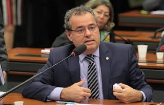 Deputados do PSB tentam cancelar reajuste nos preços de remédios