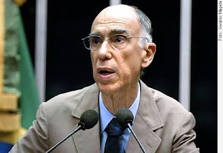 Com covid-19, Marco Maciel tem arritmia e é internado em Brasília
