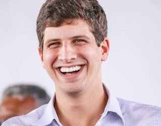 Recife | João Campos afirma que prefeitura vai comprar 200 mil vacinas contra a covid-19: prefeito quer acelerar imunização de idosos e profissionais da educação Recife | João Campos afirma que prefeitura vai comprar 200 mil vacinas contra a covid-19: prefeito quer acelerar imunização de idosos e profissionais da educação