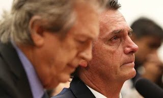 Em live, Bolsonaro admite conversas com o PSL e afirma definir futuro político até fim de março Em live, Bolsonaro admite conversas com o PSL e afirma definir futuro político até fim de março