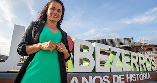 “Todos” contra uma por todos: o desafio diário de Lucielle Laurentino – Por Ismael Alves “Todos” contra uma por todos: o desafio diário de Lucielle Laurentino – Por Ismael Alves