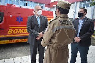 Deputado Marco Aurélio faz entrega de ambulância ao Corpo de Bombeiros de Pernambuco