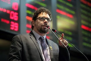 Ivan Moraes aprova projeto de lei que garante direitos de migrantes e refugiados no Recife