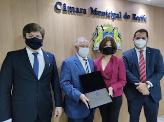 Médico Mário Fernando Lins recebe homenagem da Câmara Municipal do Recife Médico Mário Fernando Lins recebe homenagem da Câmara Municipal do Recife