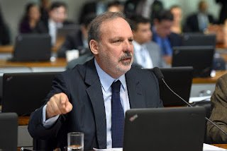 Armando critica “arremedo” de Reforma Tributária