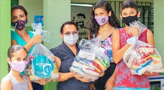 Bezerros | Prefeita Lucielle Laurentino garante entrega dos kits da merenda escolar