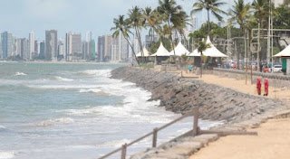 Bombeiros evitam tragédia e salvam cinco pessoas que se afogavam no mar em Boa Viagem Bombeiros evitam tragédia e salvam cinco pessoas que se afogavam no mar em Boa Viagem