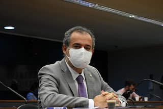 Danilo Cabral apresenta emenda para tornar professor carreira de Estado