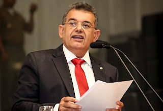Escolas públicas de Pernambuco terão celebração anual ao legado de Paulo Freire