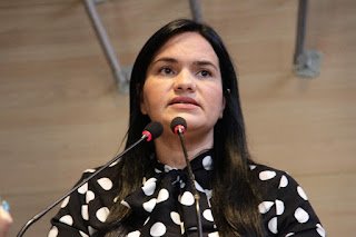 Michele Collins articula para derrubada a emendas à LDO de pauta LGBT e Redução de Danos