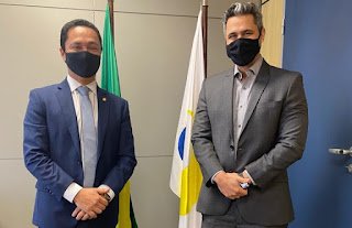 Na Anatel, André Ferreira recebe compromisso de ampliação do serviço de telefonia em 50 municípios de Pernambuco