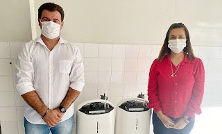 Reforço na saúde de Sairé | Gildo Dias entrega dois concentradores de oxigênio à Unidade Mista; equipamentos serão utilizados no tratamento de pacientes com Covid-19