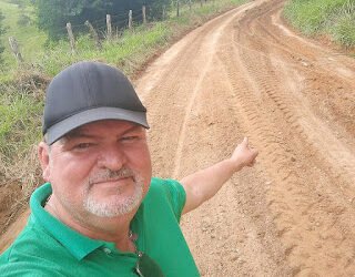 Gravatá |  Neném de Uruçu acompanha manutenção em estrada que liga Mandacaru a Uruçu-Mirim e elogia prefeito: “Tem compromisso com as pessoas”