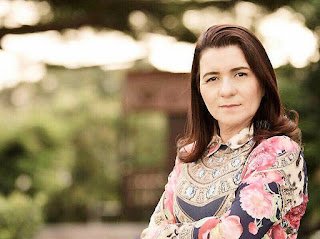 Exclusivo | Cantora Eliã Oliveira se diz otimista com reabertura dos templos e realização de cultos em horários tradicionais