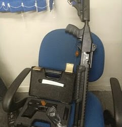Médico é preso em flagrante após atirar da sacada do apartamento contra vizinhos em Boa Viagem