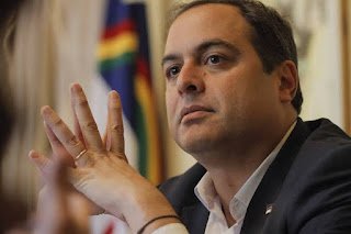 Paulo Câmara diz que ordem para atirar em manifestantes não partiu da cúpula do governo Paulo Câmara diz que ordem para atirar em manifestantes não partiu da cúpula do governo