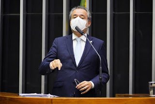 Congresso Nacional derruba veto de Bolsonaro e garante internet e equipamentos para alunos e professores da rede pública