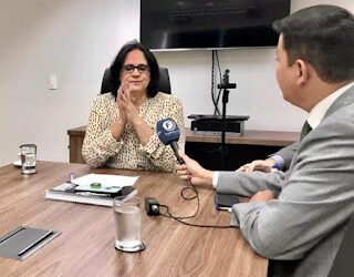 “Quem está matando é o coronavírus”; “genocida é quem desviou o dinheiro da saúde”, afirma Damares Alves
