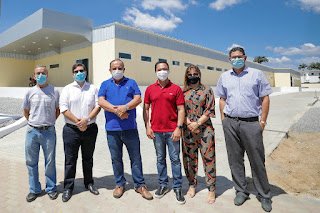 Com Romero Leal, André Ferreira destaca a grandiosidade do novo hospital de Vertentes