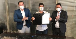 De autoria de Marco Aurélio Filho, João Campos sanciona lei que torna o Movimento Brega Patrimônio Cultural Imaterial do Recife De autoria de Marco Aurélio Filho, João Campos sanciona lei que torna o Movimento Brega Patrimônio Cultural Imaterial do Recife