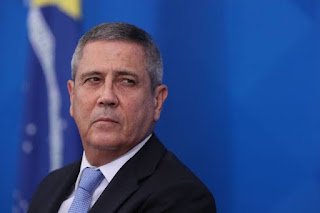 Ameaça de Braga Netto sobre só ter eleições com voto impresso causa reação