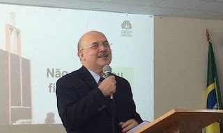 No Recife, ministro da Educação diz que há crianças com grau de deficiência em que ‘é impossível a convivência’