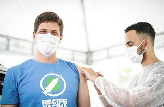 Prefeito do Recife, João Campos, toma a primeira dose de vacina contra Covid: ‘Fiquei ansioso, emocionado e grato’ Prefeito do Recife, João Campos, toma a primeira dose de vacina contra Covid: ‘Fiquei ansioso, emocionado e grato’