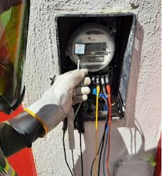 No Recife, padaria é flagrada roubando energia que daria para abastecer mais de mil casas durante um mês No Recife, padaria é flagrada roubando energia que daria para abastecer mais de mil casas durante um mês