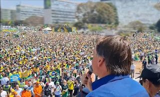 Brasília | Discursando para apoiadores, Bolsonaro manda recado para Alexandre de Moraes