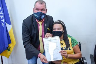De Gravatá para o mundo: paratleta olímpica Leylane Castro recebe Moção de Aplauso do vereador Neném de Uruçu