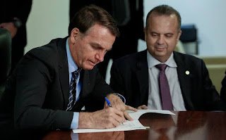 Tarifa Social de Energia: Bolsonaro sanciona inclusão automática de famílias de baixa renda