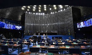 Senado aprova projeto que abranda punições da Ficha Limpa Senado aprova projeto que abranda punições da Ficha Limpa