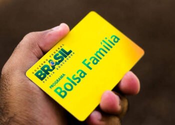 Bolsa Família chegou ao fim? Como vai funcionar o Auxílio Brasil? Especialista responde