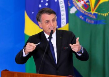 Bolsonaro diz que não vai tomar a vacina contra a Covid-19
