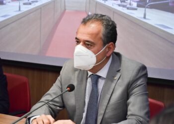 Danilo Cabral cobra MEC por investimentos em creches